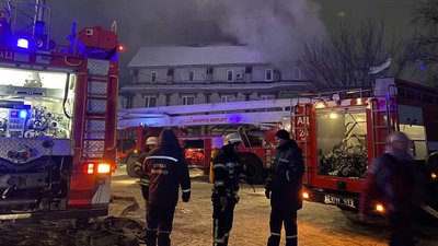 У Києві горіла офісна будівля, постраждалих немає У Києві горіла офісна будівля, постраждалих немає