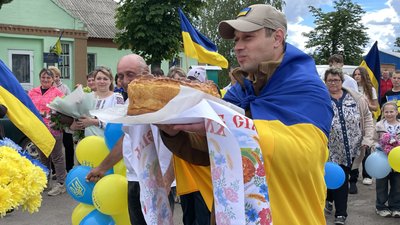 Віталій Андрейченко повернувся після полону в рідний дім Віталій Андрейченко повернувся після полону в рідний дім