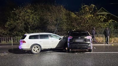 Зіткнення між автомобілями "Nissan" та "Volkswagen" поблизу села Прибузьке