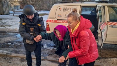 Групи ДСНС “Фенікс” вивезли трьох жінок з прикордонних громад Сумщини