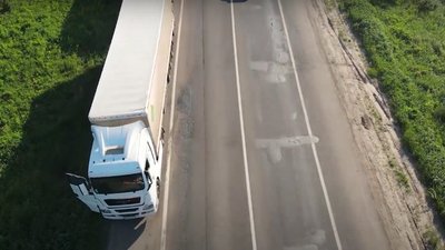 У поліції нагадали про обмеження руху вантажівок на Харківщині через спеку