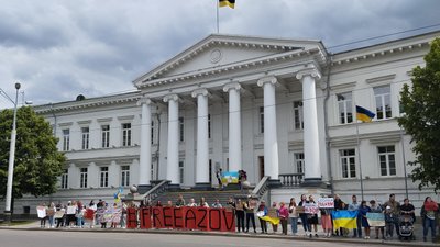 "Ти вільний, а вони ні": у Полтаві влаштували акцію на підтримку військовополонених "Ти вільний, а вони ні": у Полтаві влаштували акцію на підтримку військовополонених