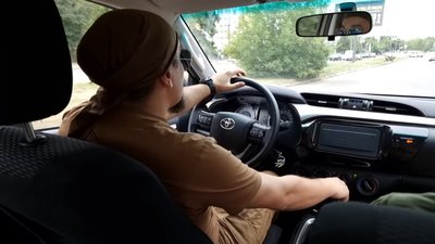 Командир стрілецької роти Денис на псевдо "Грек"