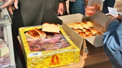 Випічка господинь села Шарівка, Хмельницького району. Випічка господинь села Шарівка, Хмельницького району.