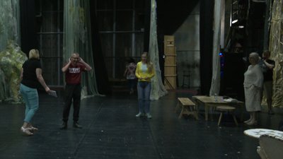 Відновлюють показ вистав у рідних стінах: у Черкаському драмтеатрі проходять репетиції Відновлюють показ вистав у рідних стінах: у Черкаському драмтеатрі проходять репетиції