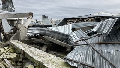 "За дві години прилітало по 200 снарядів": як працює пошкоджена окупантами ферма на Харківщині