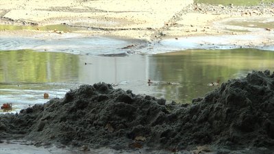 У Миколаєві ремонтували водогін У Миколаєві ремонтували водогін