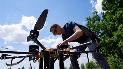 “Армія дронів”: для українських військових зібрали гроші на безпілотники