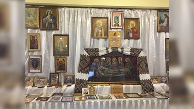 У Вишнівецькому замку представили колекцію ікон лікарки з Тернополя У Вишнівецькому замку представили колекцію ікон лікарки з Тернополя