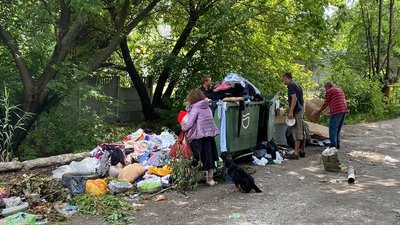 Смітник на Лугівській у Дніпрі не прибирають вже десять днів: хто відповідальний