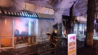 Пожежа на ринку в Одесі: полум'я знищило ряд павільйонів Пожежа на ринку в Одесі: полум'я знищило ряд павільйонів