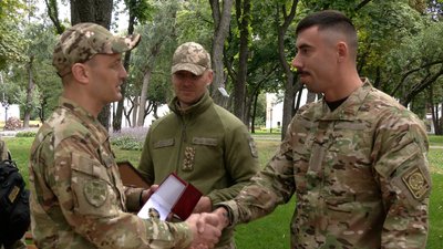 Переможця "Ігор воїнів" Владислава Шатіла нагородили прикордонники у Чернігові
