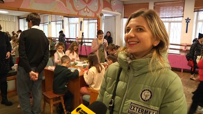 У Житомирі запрацювала різдвяна майстерня для дітей У Житомирі запрацювала різдвяна майстерня для дітей