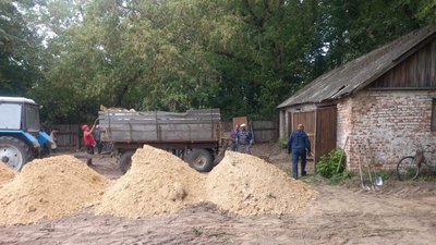 "Почали розчищати закинуту будівлю": у Коропі на Чернігівщині створять притулок для собак "Почали розчищати закинуту будівлю": у Коропі на Чернігівщині створять притулок для собак