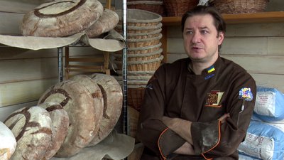 Випікає крафтовий хліб за французьким рецептом. Денис Комаренко. СУСПІЛЬНЕ | ЛЮДИ