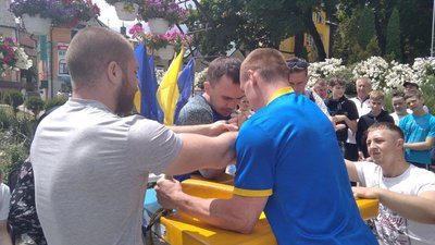 На Тернопільщині провели чемпіонат з армреслінгу для людей з інвалідністю