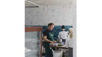 Харків’яни відкрили кондитерську в Ужгороді. Як переселенці будують нове життя та допомагають рідному місту Харків’яни відкрили кондитерську в Ужгороді. Як переселенці будують нове життя та допомагають рідному місту