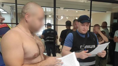 Допомогли виїхати близько 20 чоловікам: на Чернігівщині викрили злочинну групу, яка переправляла ухилянтів за кордон Допомогли виїхати близько 20 чоловікам: на Чернігівщині викрили злочинну групу, яка переправляла ухилянтів за кордон