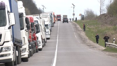 На Львівщині планують розширити дорогу до пункту пропуску "Рава-Руська" На Львівщині планують розширити дорогу до пункту пропуску "Рава-Руська"