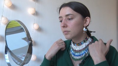 Тернополянка збирає гроші для підрозділу чоловіка та записує історію війни Тернополянка збирає гроші для підрозділу чоловіка та записує історію війни