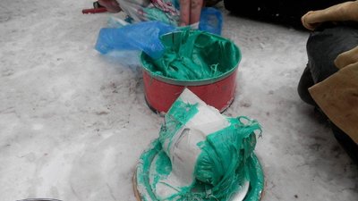 У КПВВ на Донеччині в легковику знайшли вибухівку. ФОТО У КПВВ на Донеччині в легковику знайшли вибухівку. ФОТО