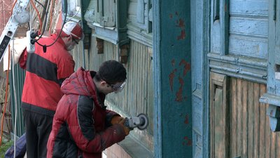 У Чернігові волонтери почали відновлювати сімейний дерев’яний будинок XIX століття У Чернігові волонтери почали відновлювати сімейний дерев’яний будинок XIX століття