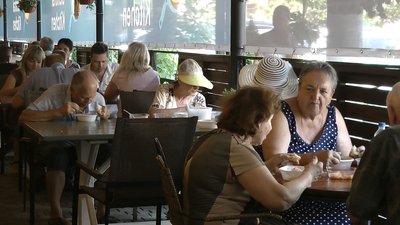 Де у Запоріжжі вимушені переселенці можуть отримати їжу Де у Запоріжжі вимушені переселенці можуть отримати їжу