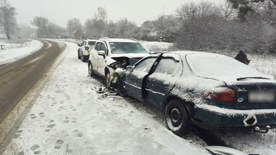 На Полтавщині зіткнулися легковики: один із водіїв перебуває у лікарні На Полтавщині зіткнулися легковики: один із водіїв перебуває у лікарні