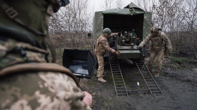 Екіпаж роти наземних роботизованих комплексів на Харківському напрямку
