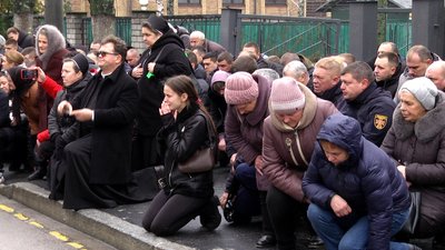 Загинули на Херсонщині: у Житомирі попрощалися з рятувальниками Сергієм Курінним, Дмитром Краснощоковим і Олексієм Сичем Загинули на Херсонщині: у Житомирі попрощалися з рятувальниками Сергієм Курінним, Дмитром Краснощоковим і Олексієм Сичем