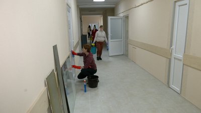 У Рівному волонтери влаштували генеральне прибирання у відділення дитячої лікарні У Рівному волонтери влаштували генеральне прибирання у відділення дитячої лікарні