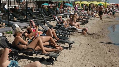 Пляж на 13-й станції Фонтану в Одесі: відпочинок з батутами, шезлонгами та кукурудзою по 80 грн Пляж на 13-й станції Фонтану в Одесі: відпочинок з батутами, шезлонгами та кукурудзою по 80 грн