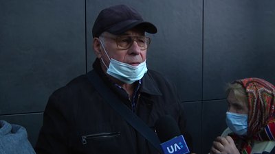 У Житомирі черги серед тих, хто прийшов вакцинуватися до міського центру вакцинації У Житомирі черги серед тих, хто прийшов вакцинуватися до міського центру вакцинації