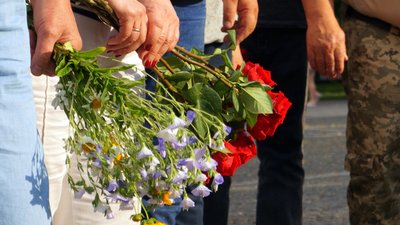 Помолилися та згадали поіменно. У Дніпрі вшанували пам’ять бійців, які загинули у літаку Іл-76 вісім років тому Помолилися та згадали поіменно. У Дніпрі вшанували пам’ять бійців, які загинули у літаку Іл-76 вісім років тому