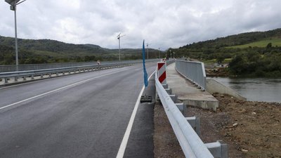 На Львівщині у селі Крушельниця відкрили відремонтований міст