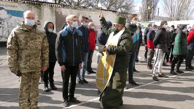 Весняний призов на Херсонщині: перші призовники вирушили на строкову службу
