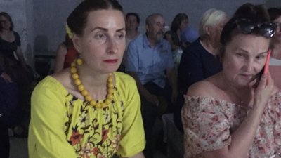 Мистецтво в укритті: в Черкасах поезією та музикою збирали кошти на ЗСУ