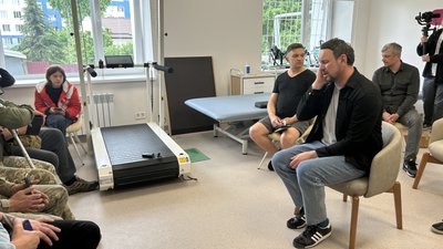У Полтаві у центрі реабілітації для воїнів заспівав гурт Валерій Харчишин У Полтаві у центрі реабілітації для воїнів заспівав гурт Валерій Харчишин