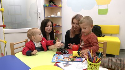 Наталя Рачкевич та Тетяна Соколовська зі своїми передчасно народженими синами Наталя Рачкевич та Тетяна Соколовська зі своїми передчасно народженими синами
