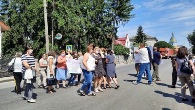На Тернопільщині протестує 50 медиків, яким не виплатили зарплату за липень На Тернопільщині протестує 50 медиків, яким не виплатили зарплату за липень