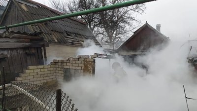 Обстріли Херсона: рятувальники в місті ліквідували п'ять пожеж