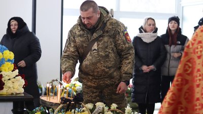В Івано-Франківську попрощалися із загиблим командиром розвідувальної роти Ігорем Олійником В Івано-Франківську попрощалися із загиблим командиром розвідувальної роти Ігорем Олійником
