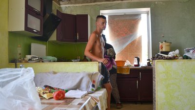 Багатодітна сім'я з Одещини лишилася без даху над головою після ракетного удару. ФОТО. ВІДЕО