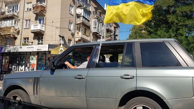 У День Незалежності харків’яни проїхалися центром міста з державними прапорами