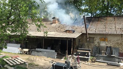 У прикарпатському селі на згарищі знайшли тіло чоловіка