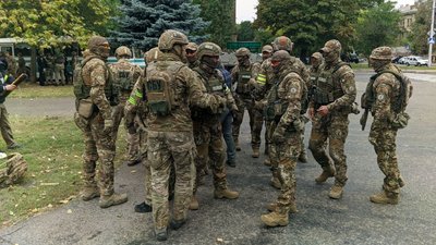 Силовики, бронетехніка та заручники: у Миколаєві відбулись антитерористичні навчання Силовики, бронетехніка та заручники: у Миколаєві відбулись антитерористичні навчання