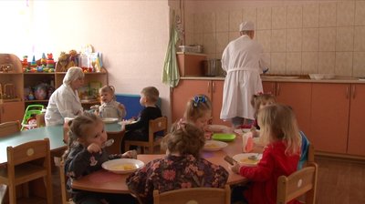 Обід у дошкільнят Обід у дошкільнят