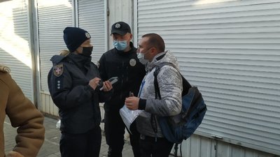 На Завокзальному ринку Луцька не працюють дві сотні невакцинованих працівників На Завокзальному ринку Луцька не працюють дві сотні невакцинованих працівників