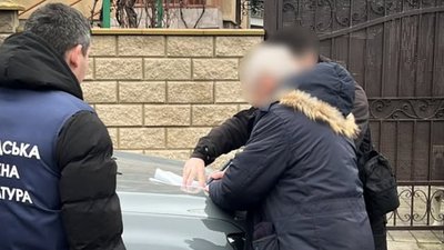 Колишньому директору ужгородської школи повідомили про підозру