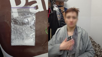 У Києві патрульні затримали жінку, яка ймовірно вживала наркотики в ТРЦ